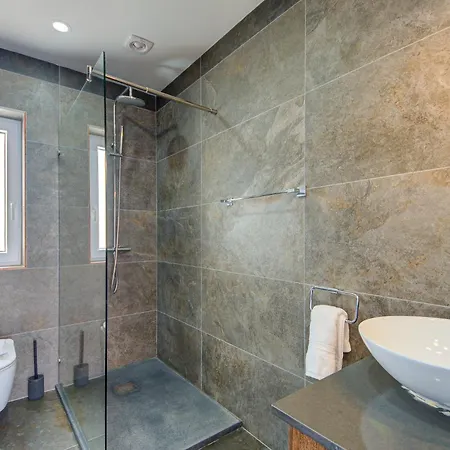 Modern 2br Penthouse With Terrace & Stunning Views By 360 Estates