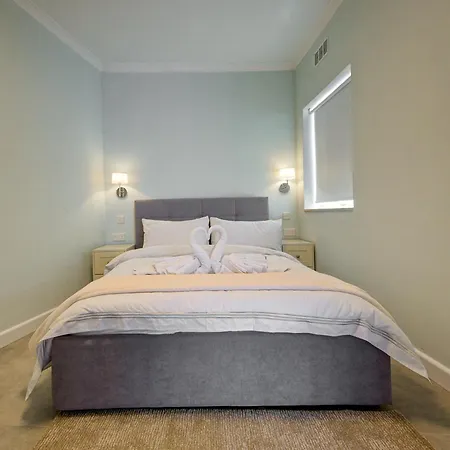 Modern 2br Penthouse With Terrace & Stunning Views By 360 Estates Apartament
